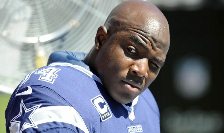 The Star News - DeMarcus Ware Signs Signature Tattoo For Cowboys Fan