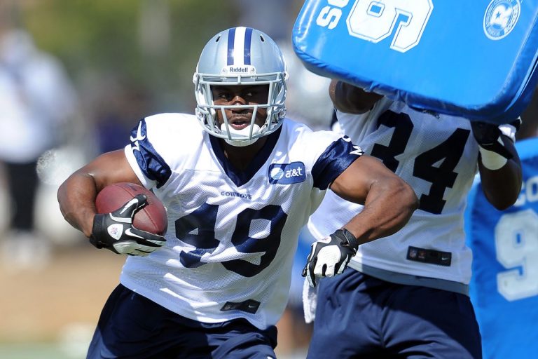 Jamize Olawale's Versatility Allows Cowboys to go Thin at RB