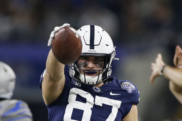 Cowboys Land Top TE in Bleacher Report's Way-Too-Early 2021 Mock Draft