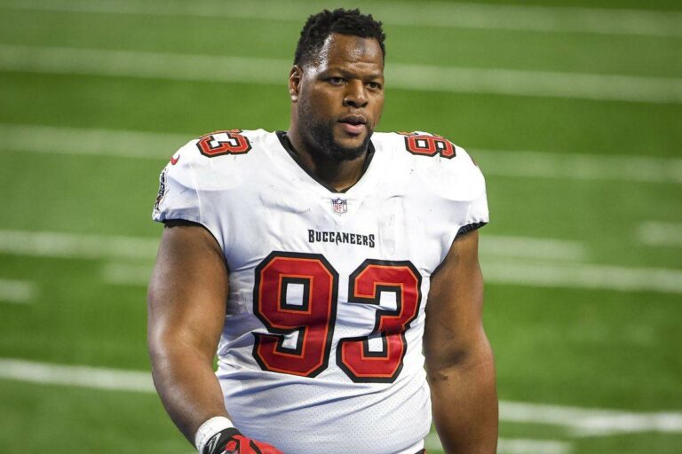 Should the Cowboys Go After DT Ndamkoug Suh? 1