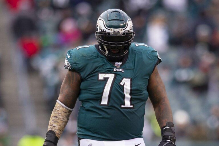 OT Jason Peters Signs With the Cowboys.