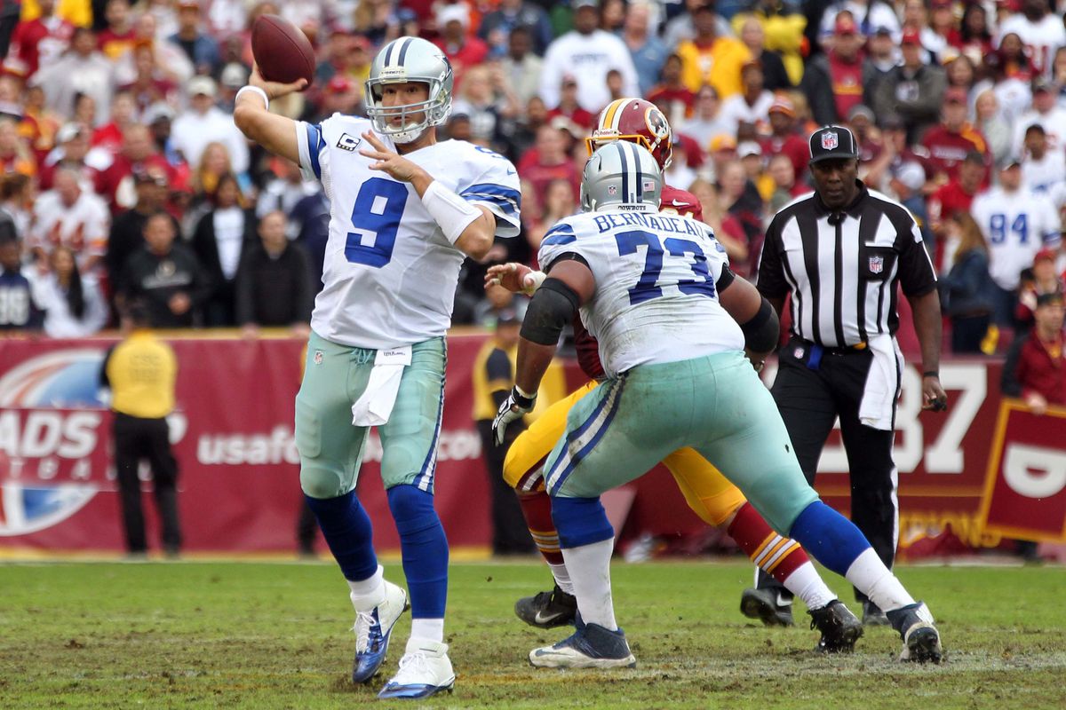 Dallas Cowboys QB Tony Romo releases a pass against the Washington Redskins on December 22, 2013