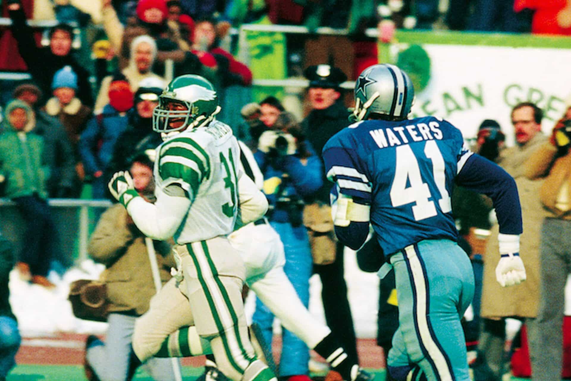 Charlie Waters pursues Eagles running back Wilbert Montgomery during the 1980 NFC Championship game in Philadelphia.