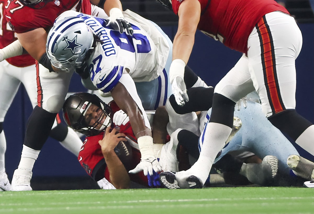 Cowboys DT Osa Odighizuwa sacks Tampa Bay QB Tom Brady